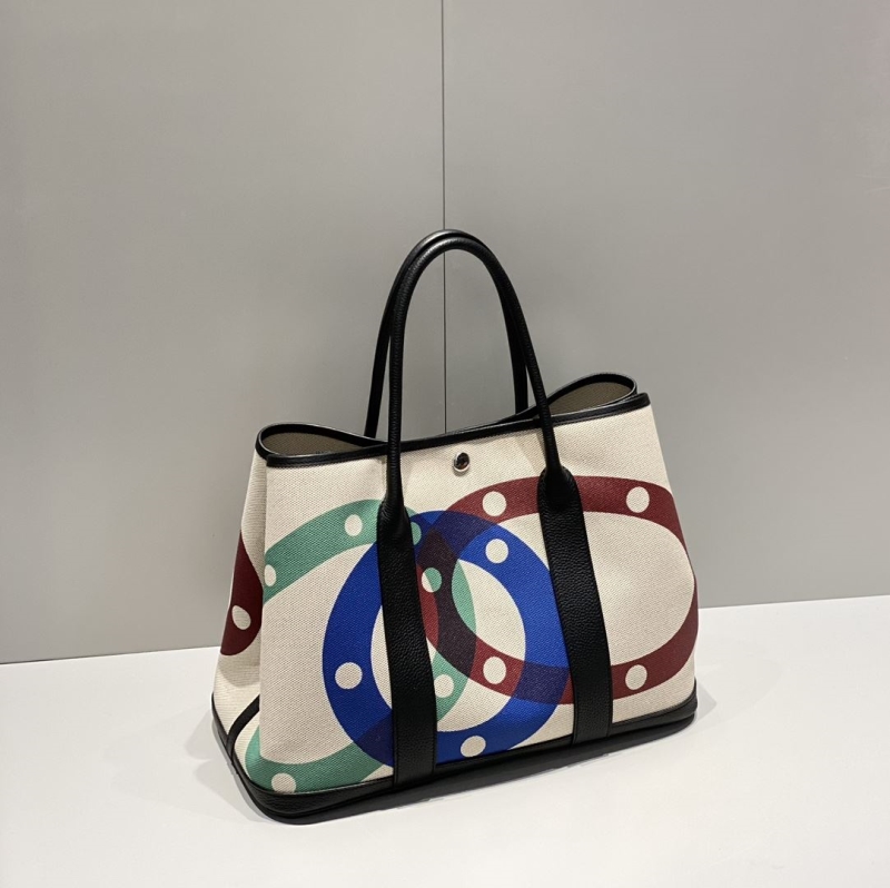 H**mes shopping bags